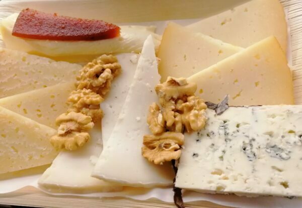 Tabla de cinco quesos españoles
